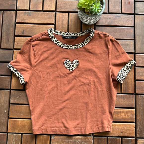 ⚡️EUC⚡️ SHEIN Leopard-Print Heart Crop Top - Size XS. - Picture 1 of 4